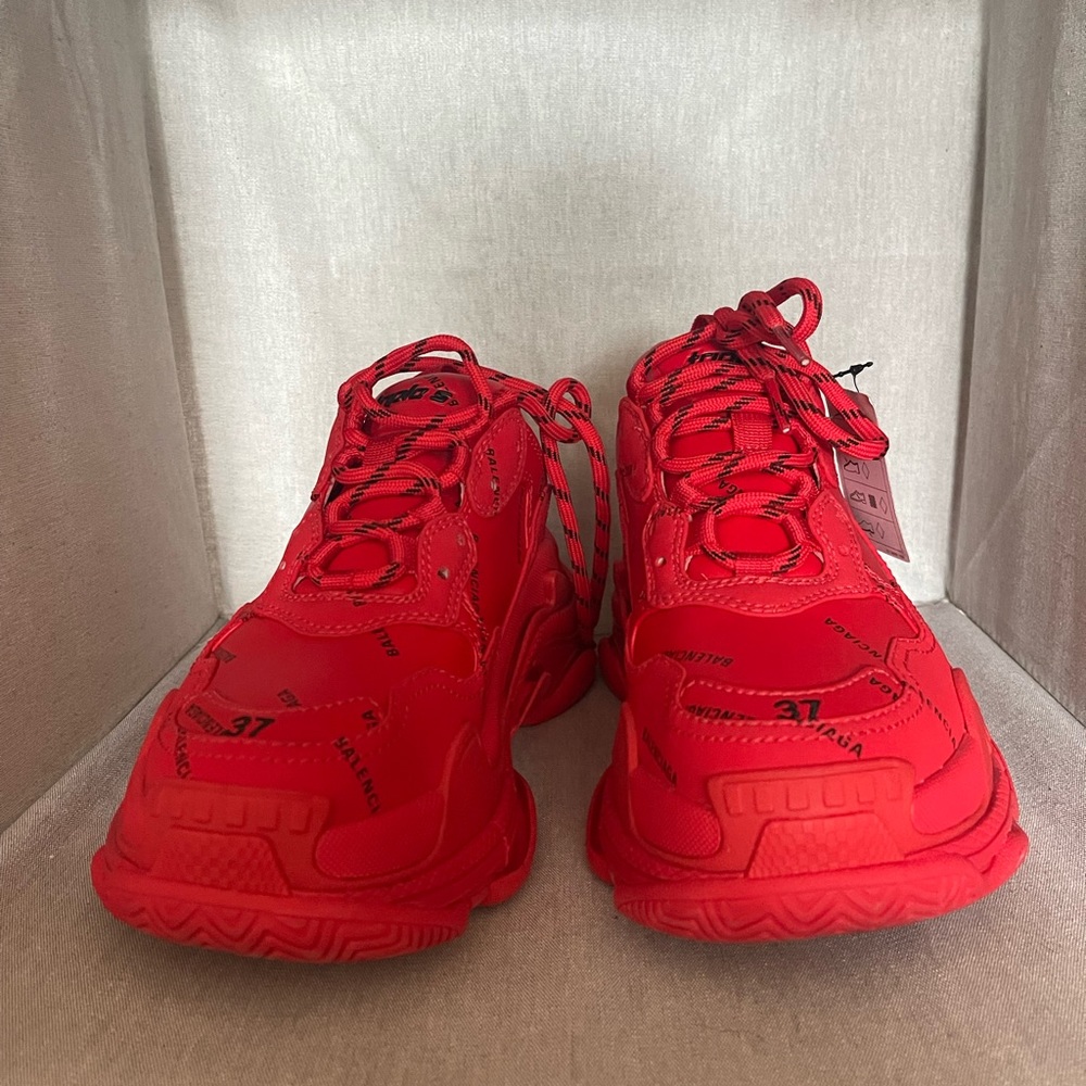 Balenciagas womens size 7